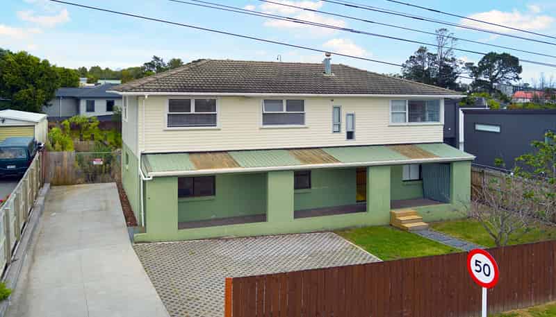 102 Tirimoana Rd, Te Atatu South