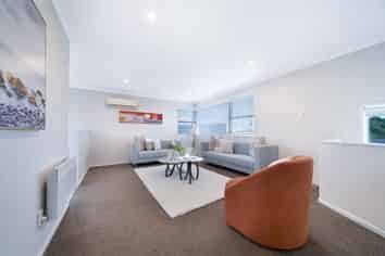 102 Tirimoana Rd, Te Atatu South