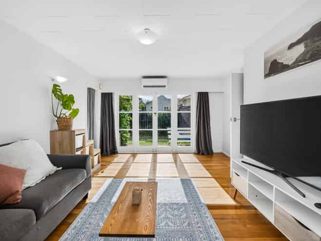 36 Pine Avenue, Henderson