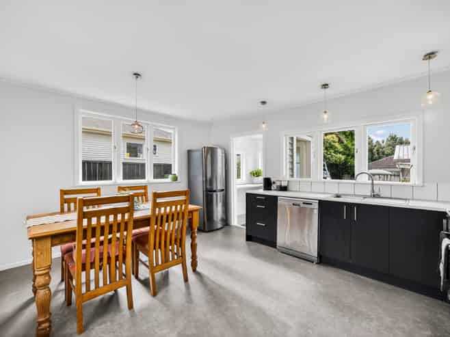 36 Pine Avenue, Henderson