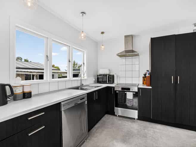 36 Pine Avenue, Henderson