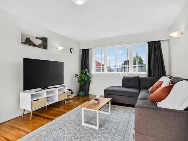 36 Pine Avenue, Henderson