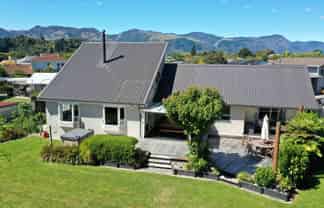 17A Feary Crescent, Takaka