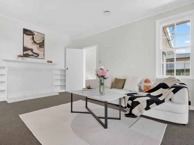 24  Henwood Road, Mangere East