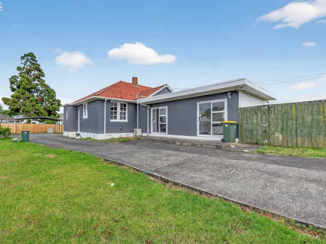 24  Henwood Road, Mangere East