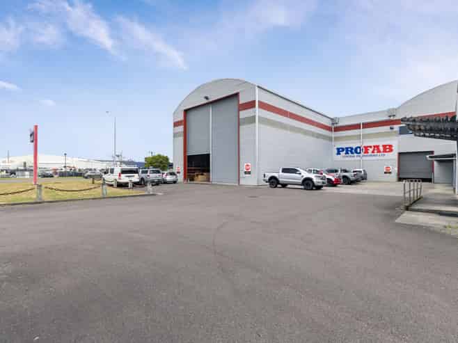 Corner site with dual access for lease