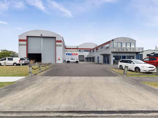 Corner site with dual access for lease