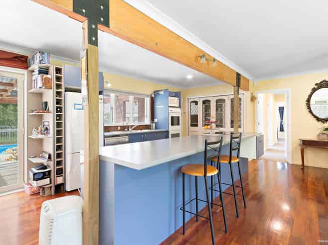 16 Sutton Crescent, Papakura