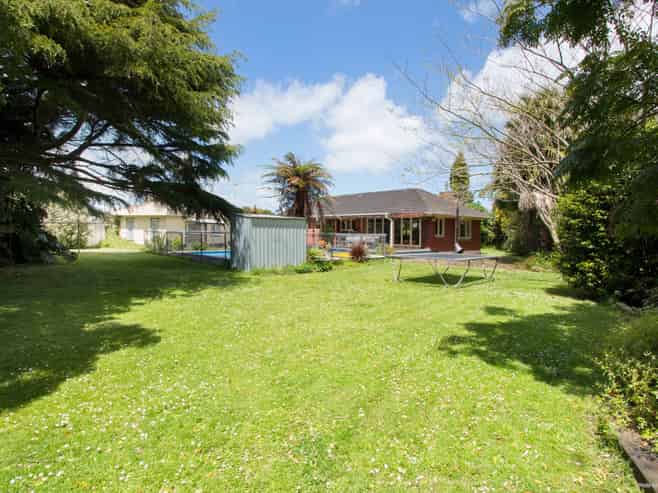 16 Sutton Crescent, Papakura