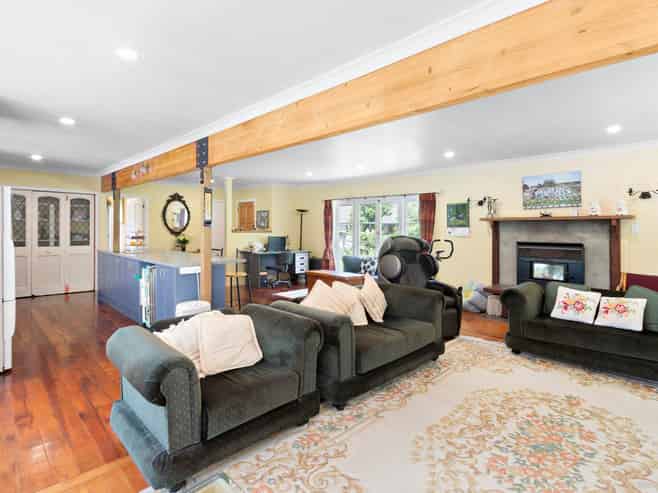 16 Sutton Crescent, Papakura