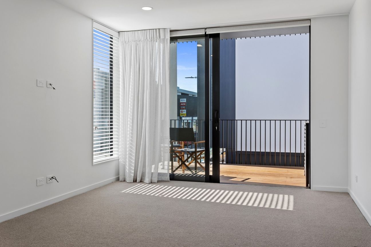 Stunnning 2-Bedroom Apartment with Band Rotunda Views and Off-Street Parking for Two Cars - Widok 3