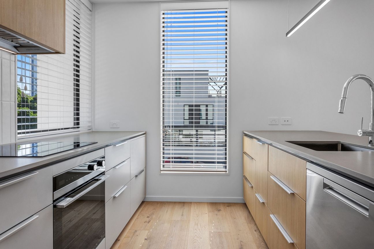 Stunnning 2-Bedroom Apartment with Band Rotunda Views and Off-Street Parking for Two Cars - Widok 2