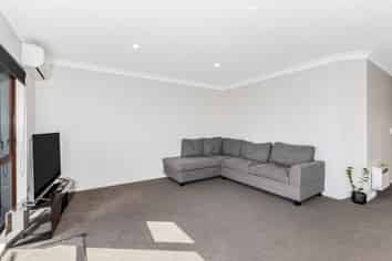 13 Birkhall Grove, Strathmore Park