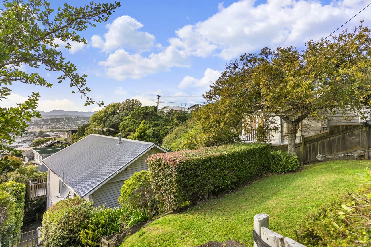 Elevated Views, Easy City Living - Vista 2