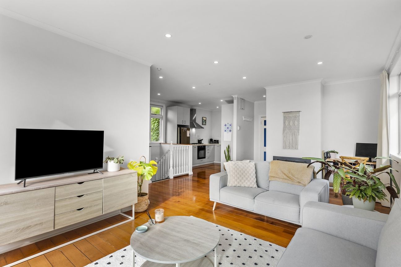 Elevated Views, Easy City Living - Vista 5