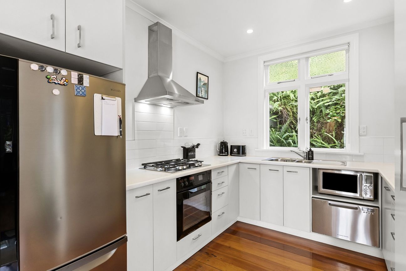 Elevated Views, Easy City Living - Vista 6