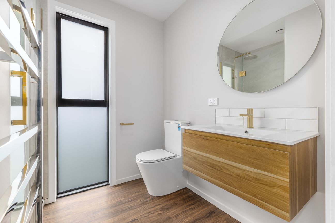 Near-New, Stylish & Ready to Go! - Vista 2