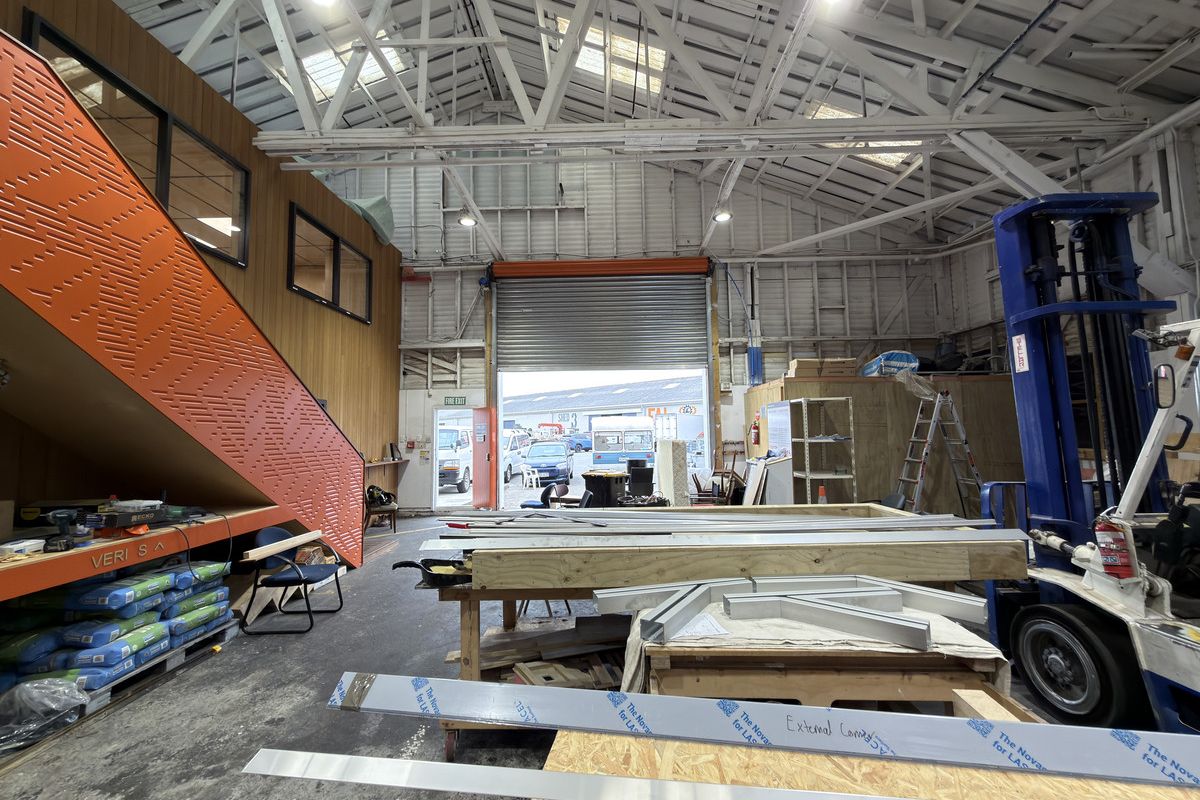 Cost effective Gracefield warehouse and office – další