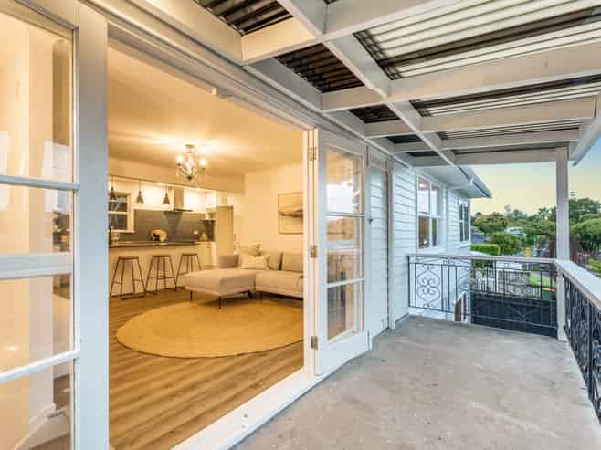 42 Lauderdale Road, Birkdale