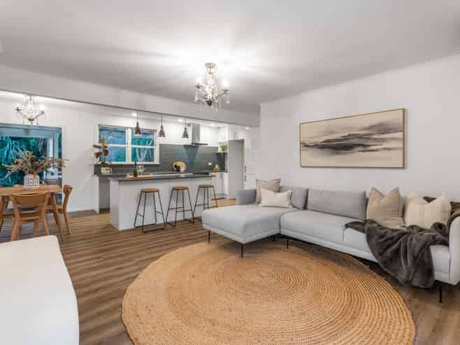 42 Lauderdale Road, Birkdale