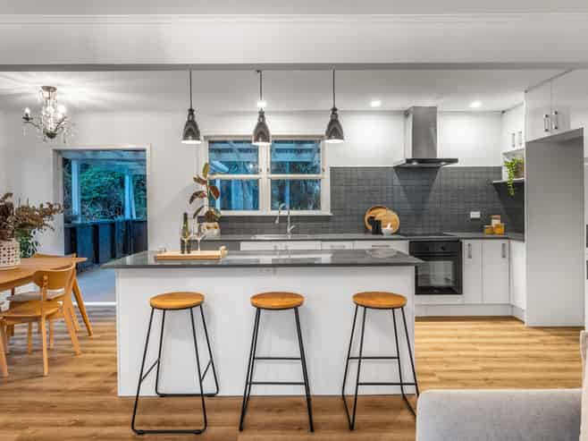 42 Lauderdale Road, Birkdale