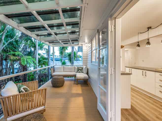 42 Lauderdale Road, Birkdale