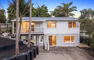 42 Lauderdale Road, Birkdale