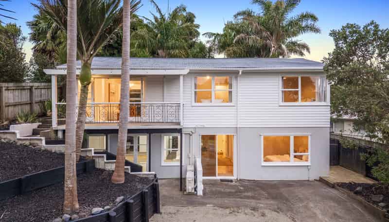 42 Lauderdale Road, Birkdale