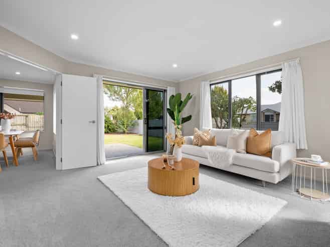 2 Jarvis Court, Huntington