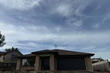 10 Caldera Crescent, Pyes Pa