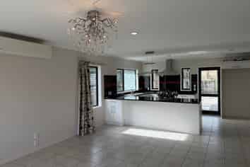 10 Caldera Crescent, Pyes Pa