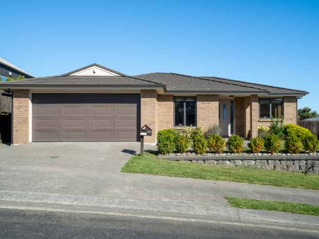 30 Cedarwood Street, Woodridge