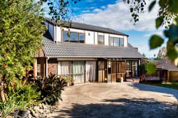 14B Chip Grove, Sunnyhills