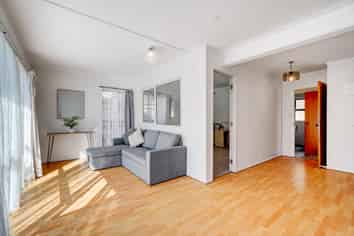 14B Chip Grove, Sunnyhills