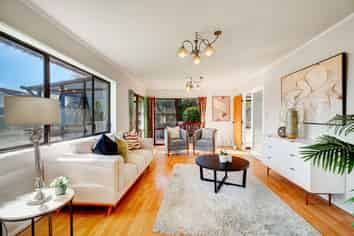 14B Chip Grove, Sunnyhills