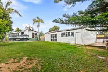 97 Riverpark Crescent, Henderson