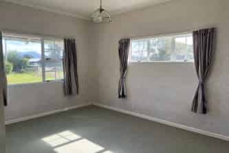 5715 Mountain Road, Hawera