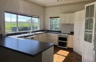 5715 Mountain Road, Hawera