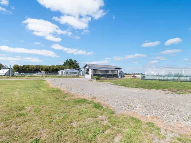 3125 State Highway 1, Sanson