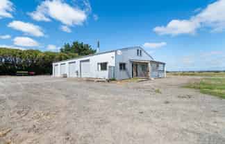 3125 State Highway 1, Sanson