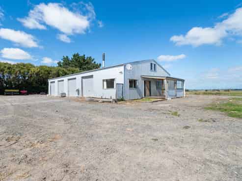 3125 State Highway 1, Sanson
