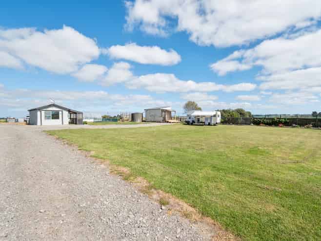 3125 State Highway 1, Sanson