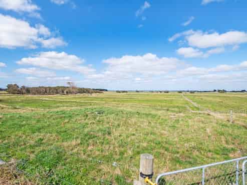 3125 State Highway 1, Sanson