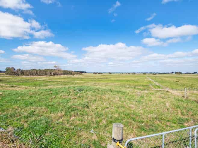 3125 State Highway 1, Sanson