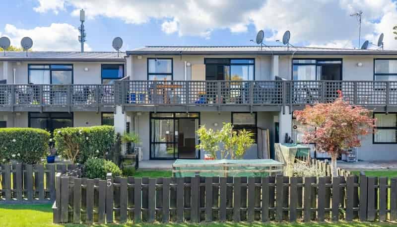 Flat 5/98 Burns Street, Leamington