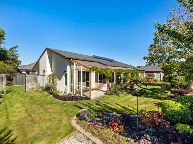 6 Livingstone Place, Springlands