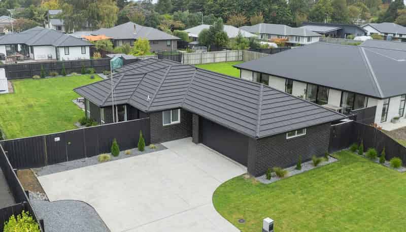 17 Stormlea Drive, SOUTHBRIDGE