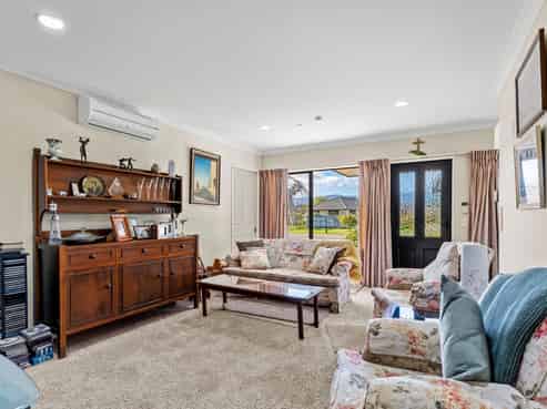 24 Ian Peter Way, Otaki