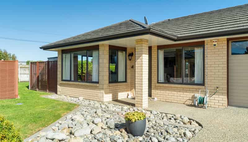 24 Ian Peter Way, Otaki