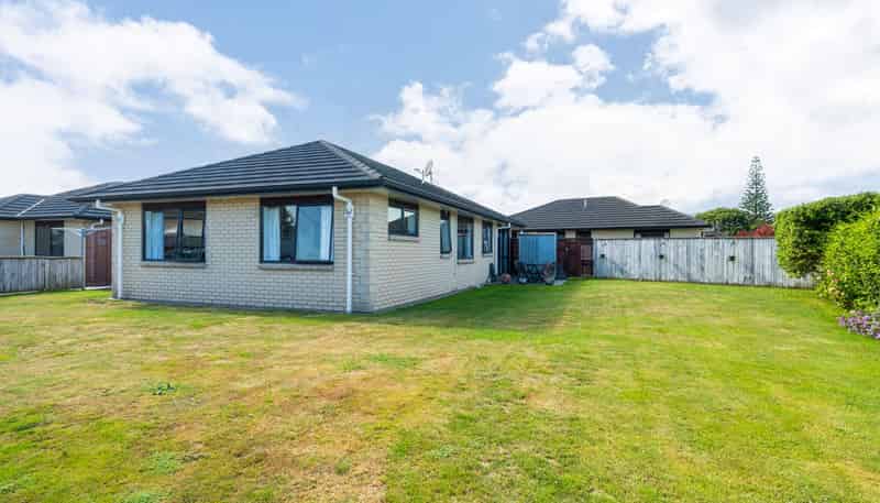 24 Ian Peter Way, Otaki